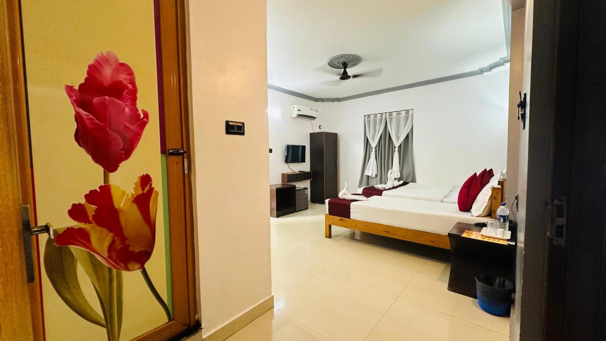 Hotel Baga Bay 200 Meters From Baga Beach Buitenkant foto